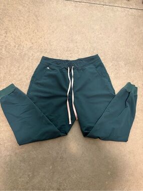 Women’s Figs scrub pants